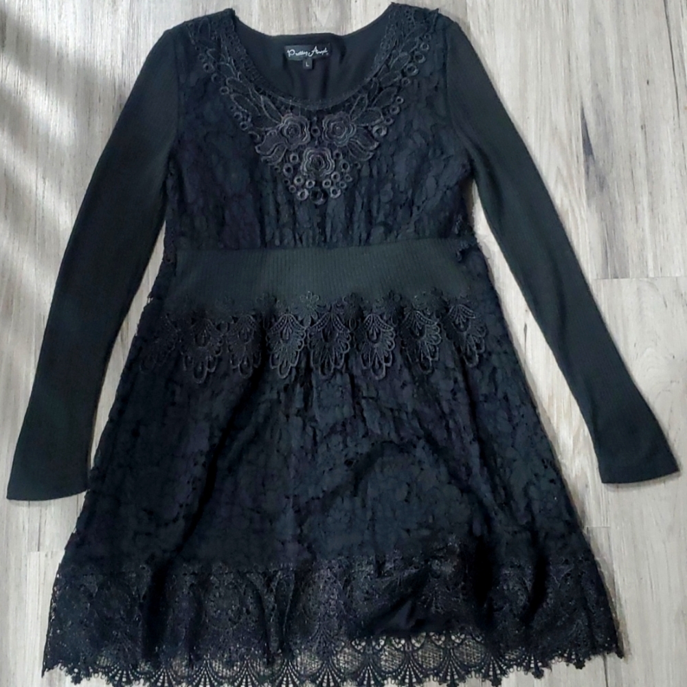 Pretty angel black dress